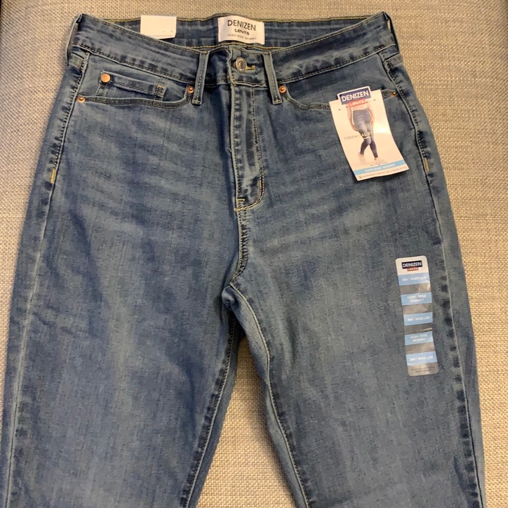 Brand New (with tags!) Levi’s Women’s Jeans